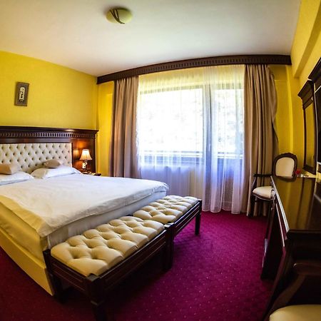 Hotel Trei Brazi Беїле-Оленешті Екстер'єр фото