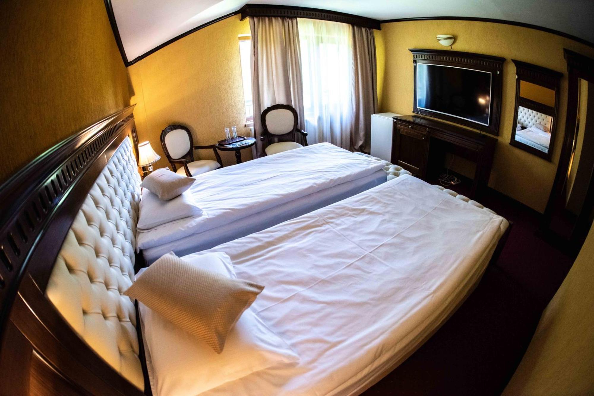 Hotel Trei Brazi Беїле-Оленешті Екстер'єр фото