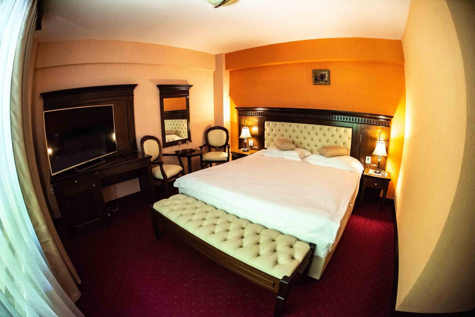 Hotel Trei Brazi Беїле-Оленешті Екстер'єр фото