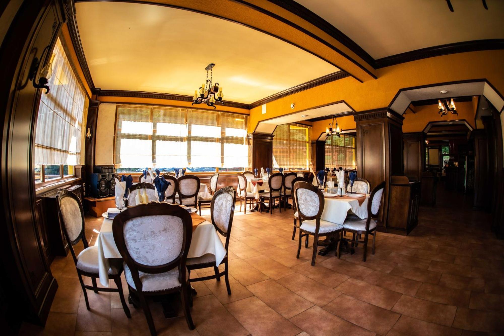 Hotel Trei Brazi Беїле-Оленешті Екстер'єр фото