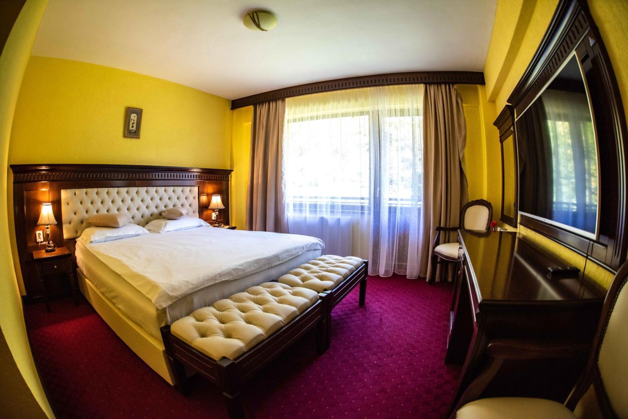 Hotel Trei Brazi Беїле-Оленешті Екстер'єр фото