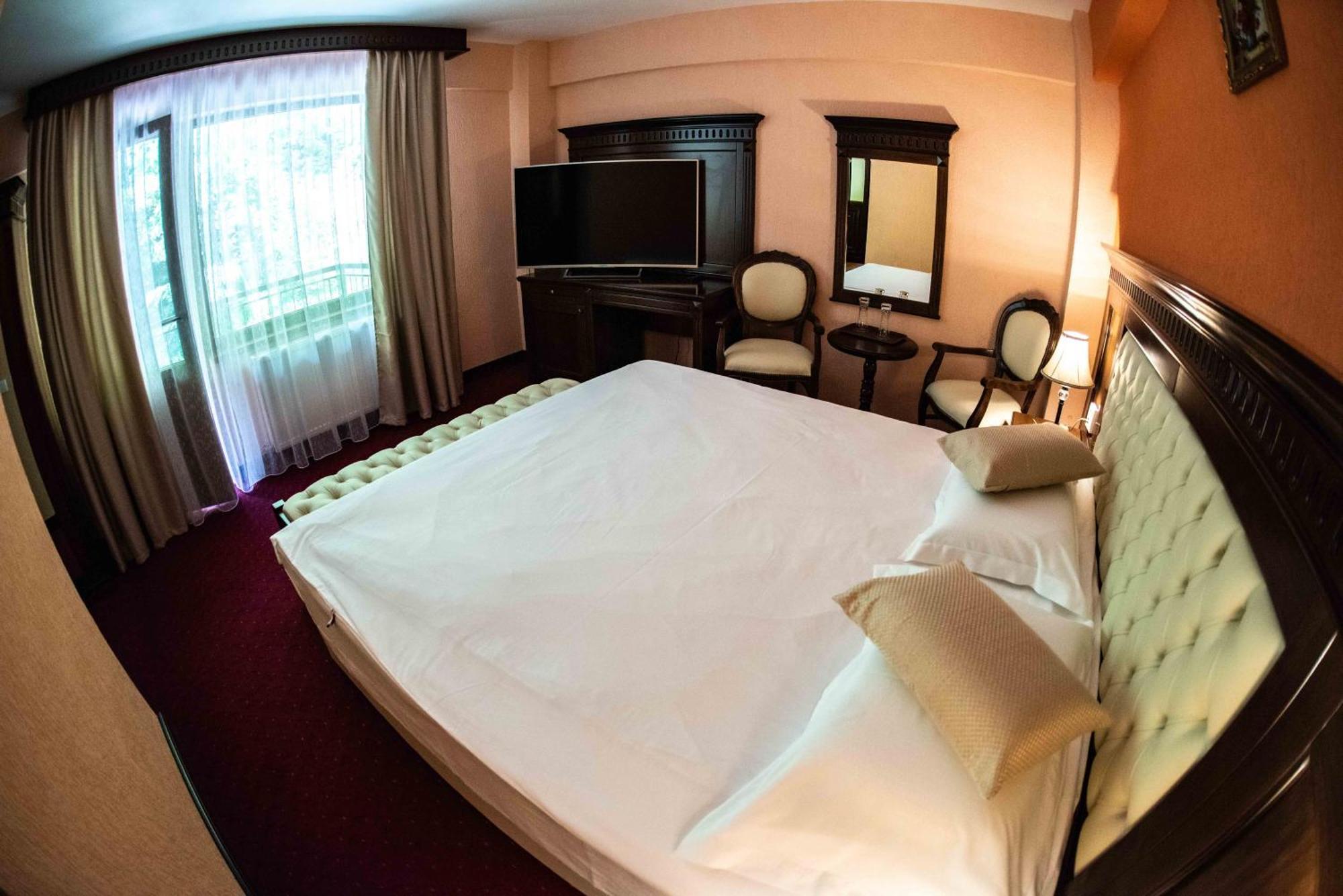 Hotel Trei Brazi Беїле-Оленешті Екстер'єр фото
