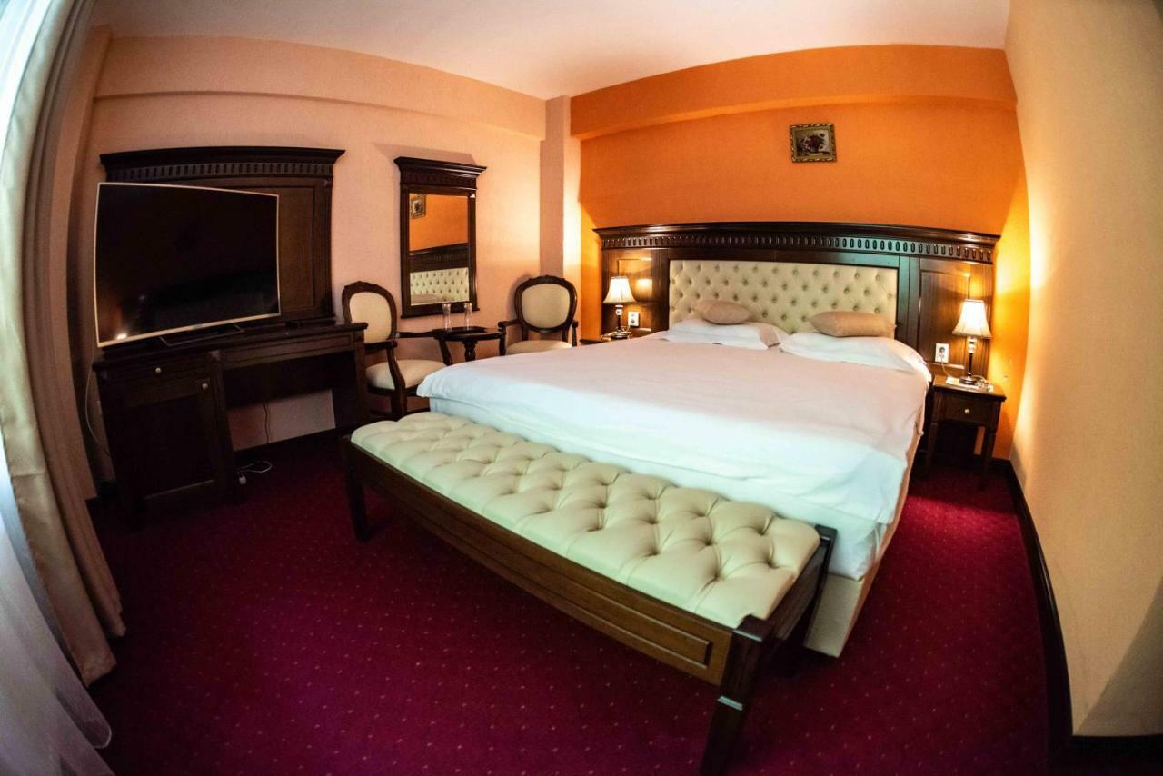 Hotel Trei Brazi Беїле-Оленешті Екстер'єр фото